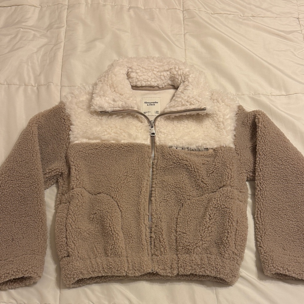 NWOT Abercrombie Sherpa Tan & Brown Teddy Cropped Jacket Size XXS